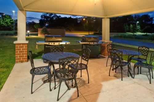 Facilities, Sonesta Simply Suites Naperville Warrenville in Warrenville (IL)