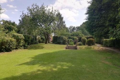 Sycamore Lodge Kent With EV Zappi type 2, swimming pool for a fee in Brabourne