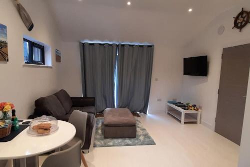 Sycamore Lodge Kent With EV Zappi type 2, swimming pool for a fee in Brabourne