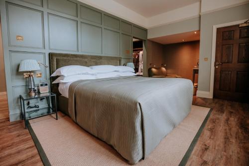 Swinton Park - main image