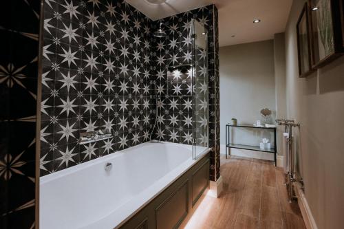 Swinton Park - image 5