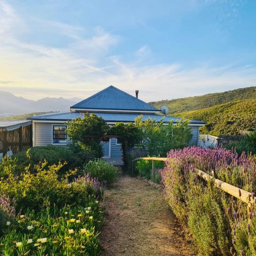 Dārzs, Exquisite chalet on private nature reserve in Wolseley