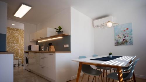 Sunnyside Apartment in the City Center, Ljubljana (photo 9)