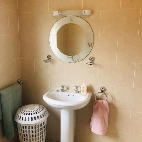 Baño, Townhouse Clifden: Located in the heart of Connemara in Clifden