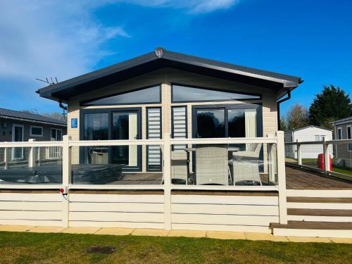 Alder Lodge with Hot Tub gîte à louer Holme upon Spalding Moor
