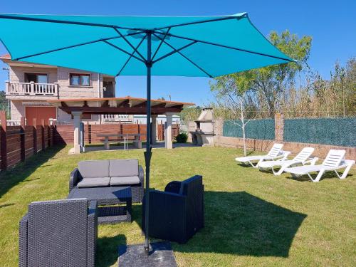 Amplio piso superior con jardín privado gîte à louer Quinteiros