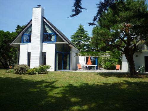 Villa Spacieuse avec Beau Jardin, Wifi, Port a 500m, Trinite sur Mer gîte à louer La Trinité-sur-Mer