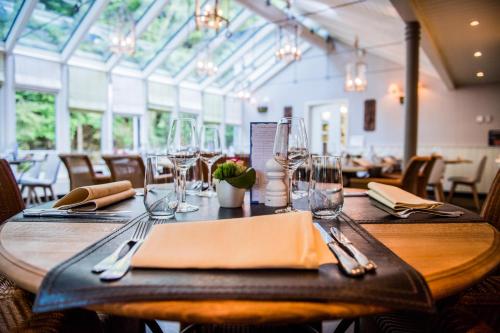 エルヴェ・ラ・ヌーヴ Hotel Les Ardillieres du Pont d'Oye 4つ星 ホテル 外観