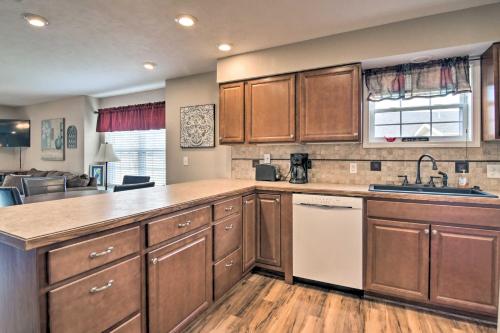 Branson Resort Condo with Scenic Patio and Pool Access in Branson, USA