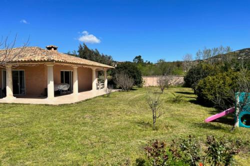 Spacious Family House Near The Sea - Location saisonnière - Porto-Vecchio