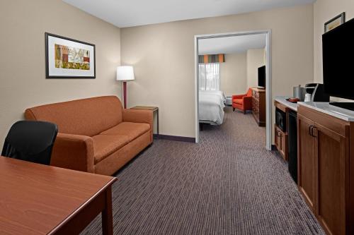 Holiday Inn Express Hotel & Suites Scottsdale - Old Town, an IHG Hotel