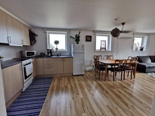 Kitchen, Tofta Konstgalleri-Familjelagenhet in Varberg