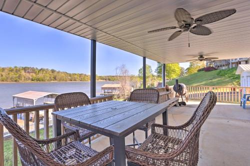 Lakefront Abode with Dock about 15 Mi to Talladega!