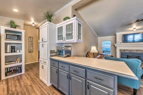 Cozy Cloudcroft Cabin with Deck and Gas Grill!