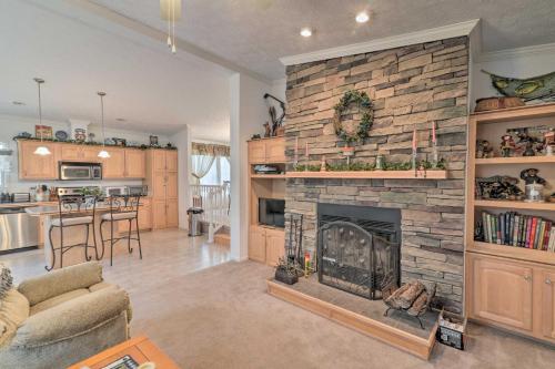 Oakland Retreat about 13 Mi to Deep Creek Lake!