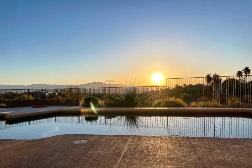 Pool, Spa and Putting Green Fountain Hills Home!