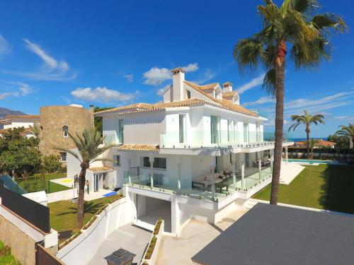  Villa Torremora-Luxurious Mansion w/ All Amenities in Marbella