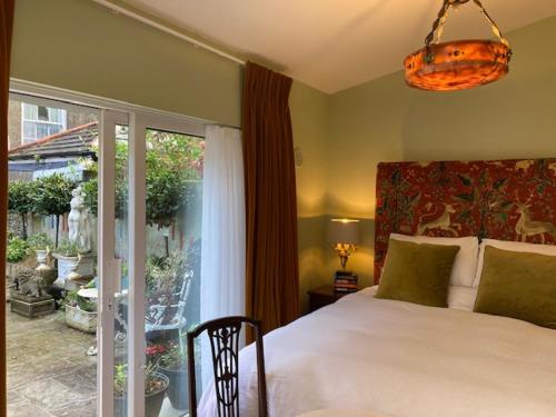 West Beach House -Sea Views in โคฟ