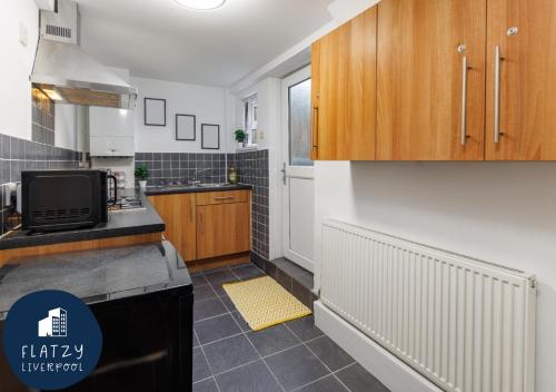 Kitchen, FLATZY - Modern Apartment Close to Football Stadiums near Defne turkish restaurant
