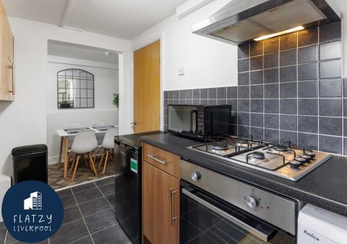 Kitchen, FLATZY - Modern Apartment Close to Football Stadiums near Defne turkish restaurant
