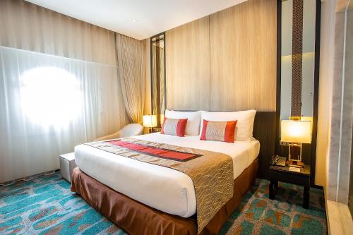 Bed, Grace Hotel Bangkok in Bangkok