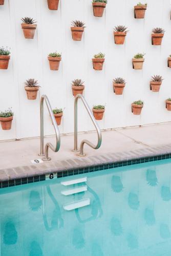 353110639 Hotel Ynez