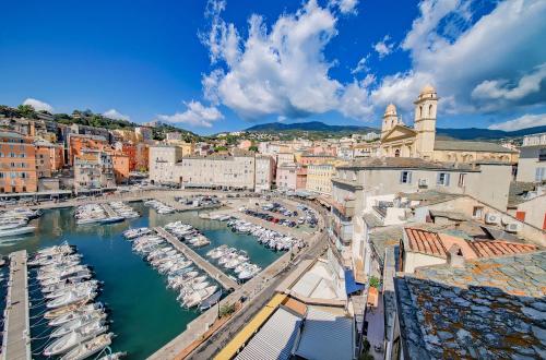 Beau T2 sur le vieux port, centre de Bastia