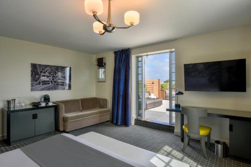 room detail thumbnail 1