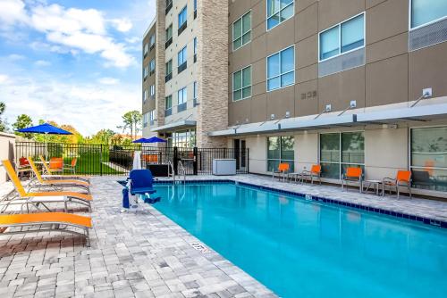Swimming pool, Holiday Inn Express & Suites Sanford- Lake Mary in Sanford (FL)