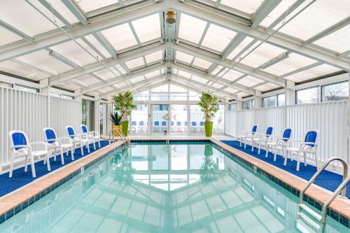 Úszómedence, Cayman Suites Hotel in Észak-Ocean City