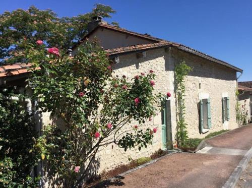 Grande maison entière classée 3 * avec piscine gîte à louer Bourg-du-Bost