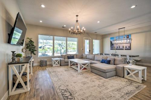 Brand New Modern Canyon Lake Home with Fire Pit - image 10