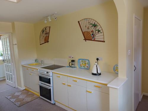 Magpie Cottage - image 12