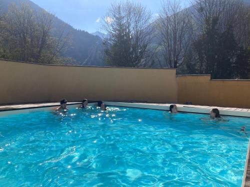 Appartement 4/6 pers 38m2, vue montagne, piscine chauffée, 500m centre ville