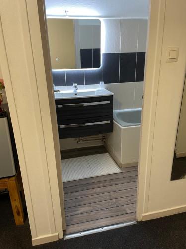 Hôtel Le Castel Louis Vichy hotel studio - image 5