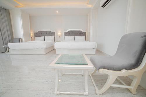 2 queen beds