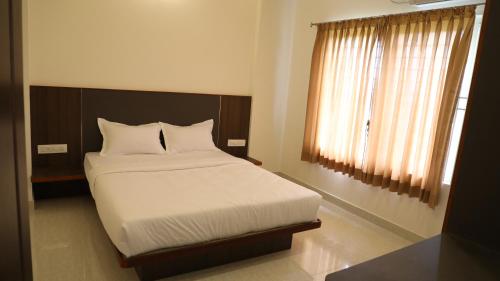 DC comforts, Chikmagalur (zdjęcie 6)