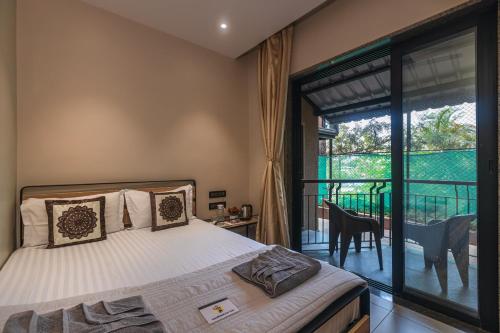 SaffronStays Cinco Elementos, Panchgani - stunning valley view pool villa