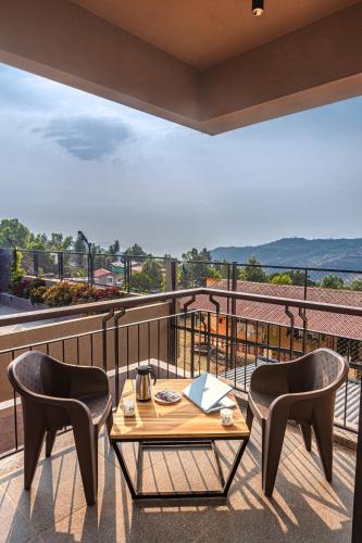 SaffronStays Cinco Elementos, Panchgani - stunning valley view pool villa