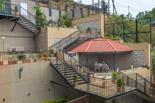 SaffronStays Cinco Elementos, Panchgani - stunning valley view pool villa