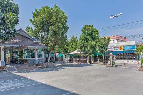 Cozzi by Grand Airport Resort 3