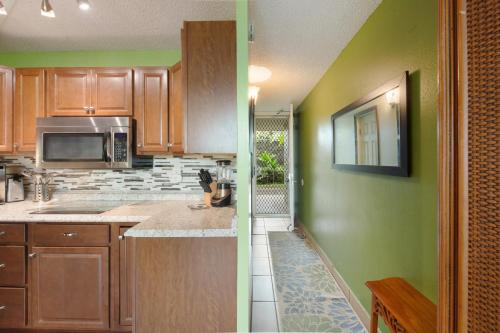 OUTSTANDING OCEANFRONT STUDIO - KONA ISLANDER INN CONDOS condo - image 9