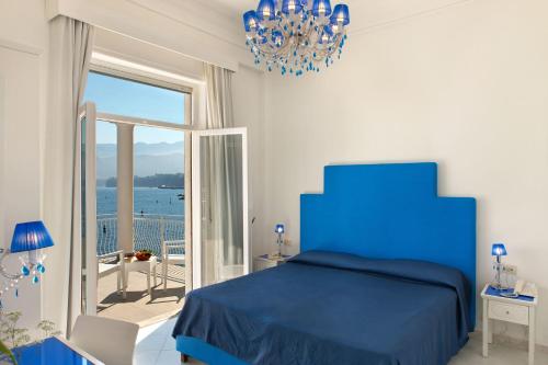 Double or Twin Room with Sea View