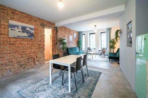 Instalaciones, The Industrial Apartments in Antwerp