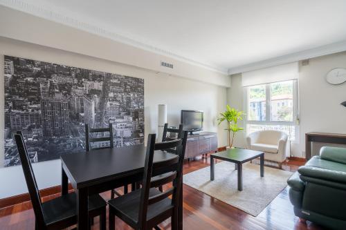 Zubia apartment by People Rentals, Bilbao