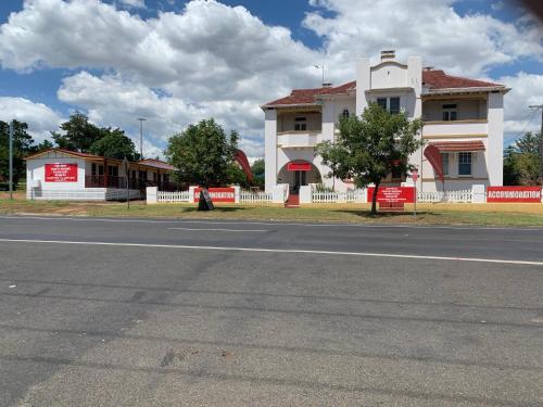 Exterior view of Merriwa Golden Fleece Motor Inn & Lodge incorporating Merriwa Motor Inn & Motel