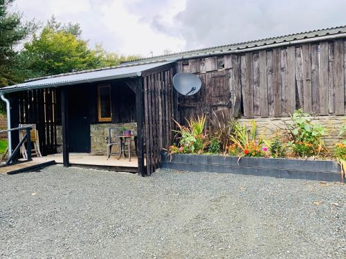 Hay View Lodges - Barn End Clyro