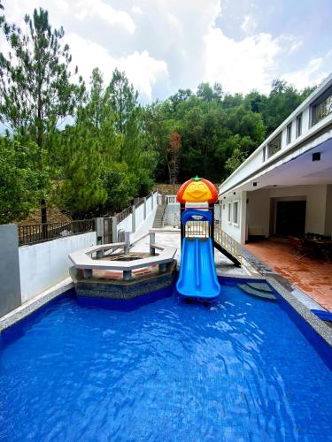 55PAX 9BR Villa with Kids swimming Pool, KTV, BBQ n Pool Tables near SPICE Arena Penang 9800 SQFT