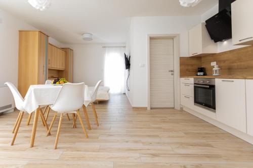 Apartments Jelena Vantačići