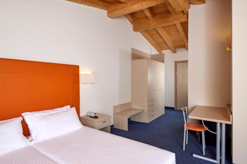1 queen bed